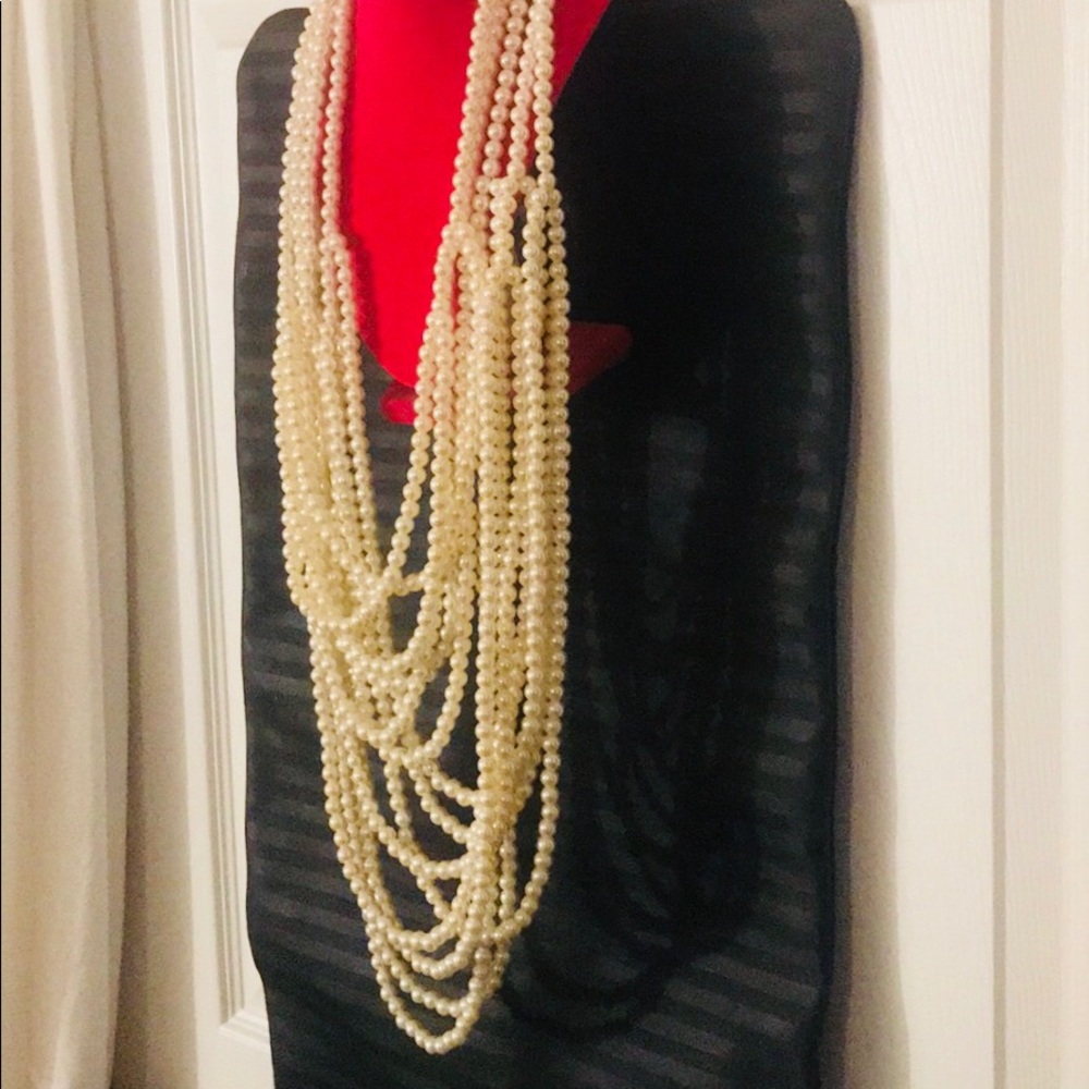 Elegant 24 inch Women’s pearl necklace!!!
